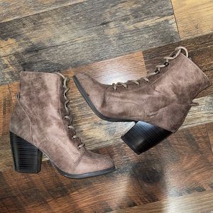 Dolce by Mojo Moxy Dandy Ankle Booties Size 8